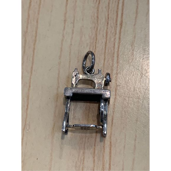 .925 Vintage Sewing Machine Sterling Silver Jewelry Charm #sew #treadle machine - Picture 6 of 6